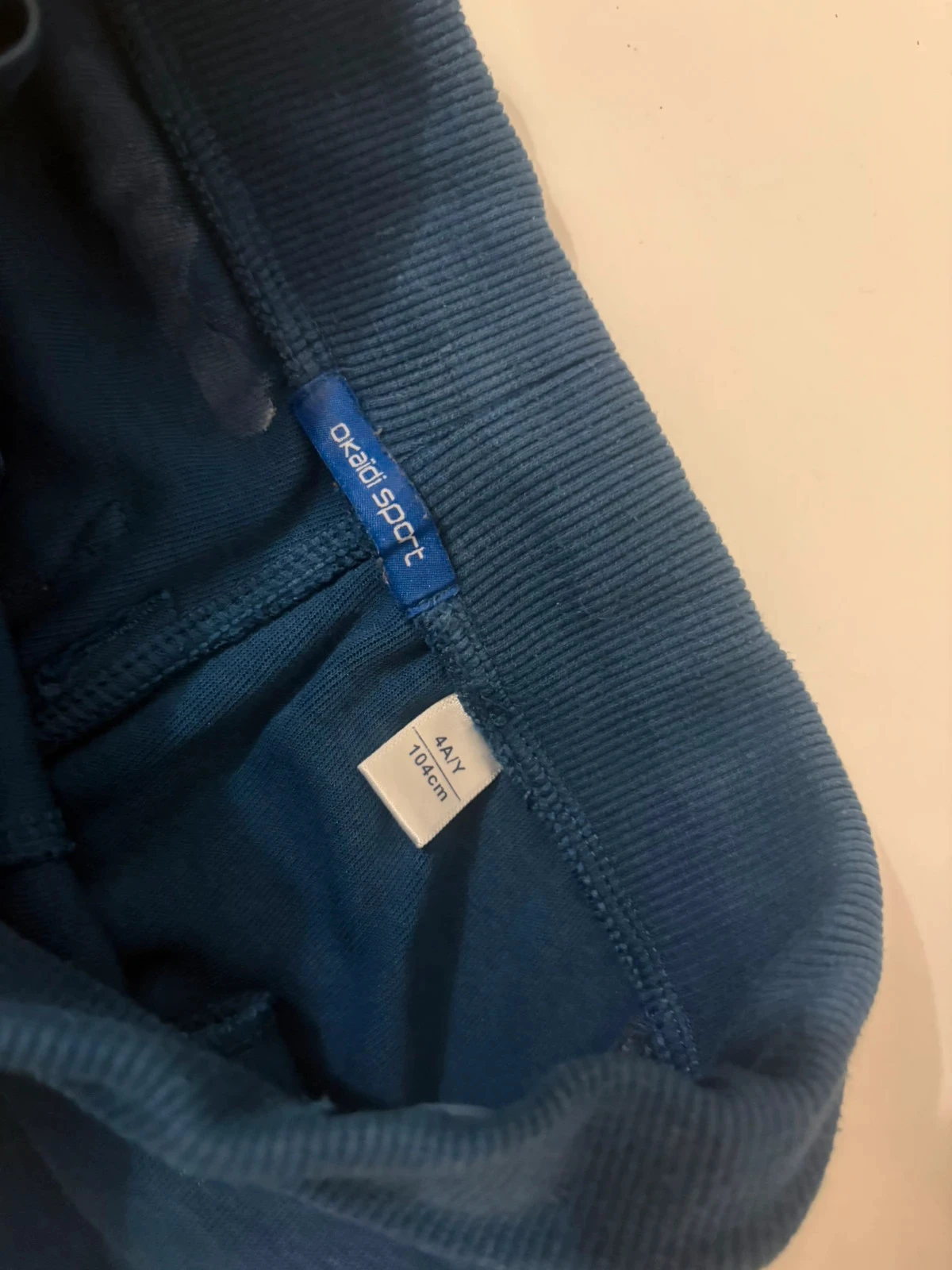 🔵 Chándal tricolor estilo deportivo (Cordón dañado y rodilla desgastada) – photo 4